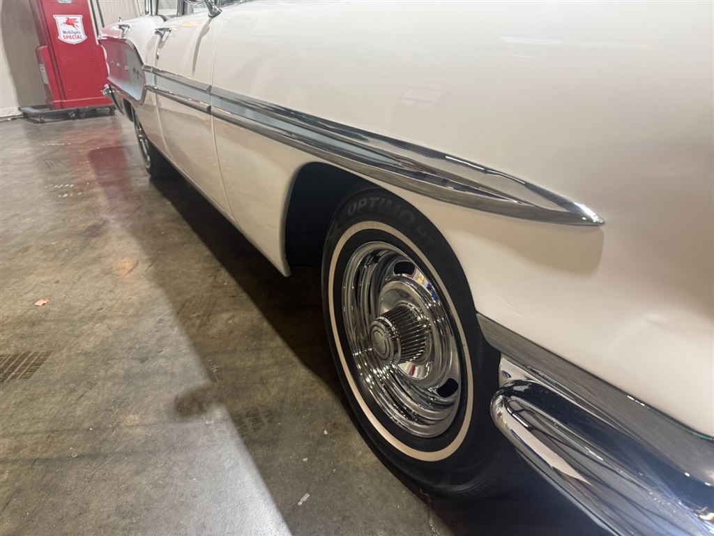 1958 Pontiac Chieftain 4 Door 27