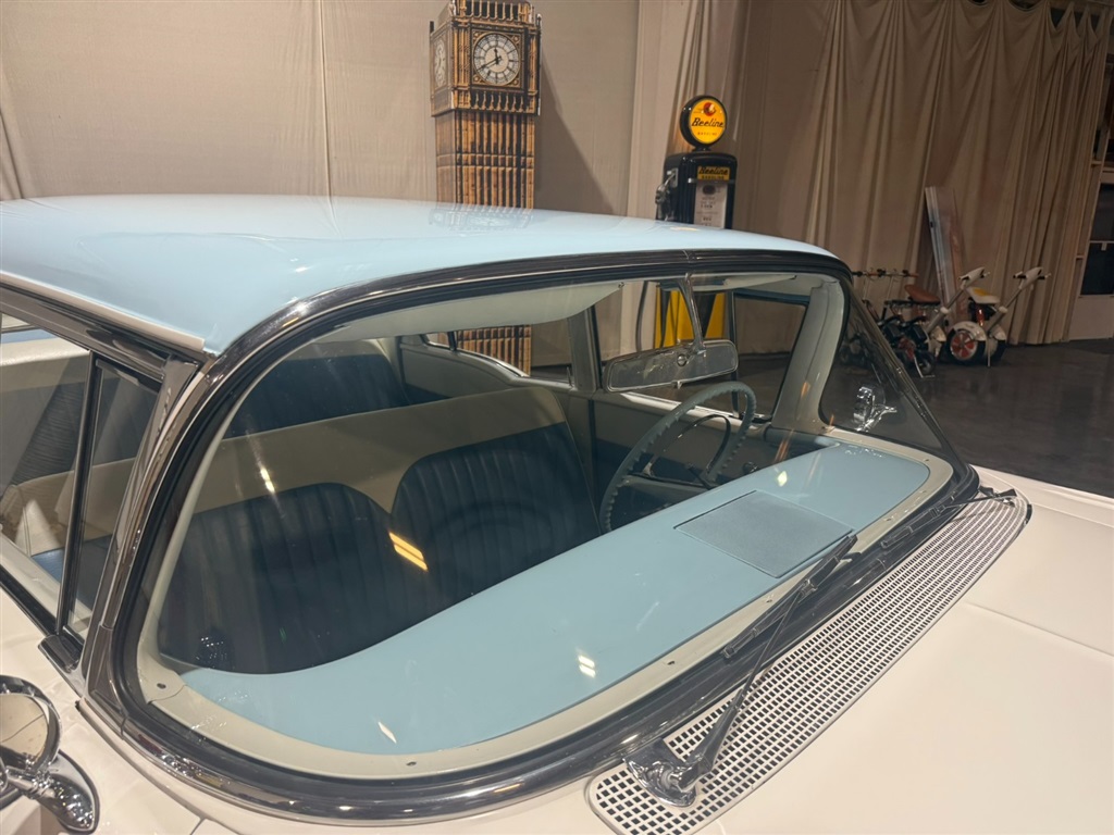 1958 Pontiac Chieftain 4 Door 29