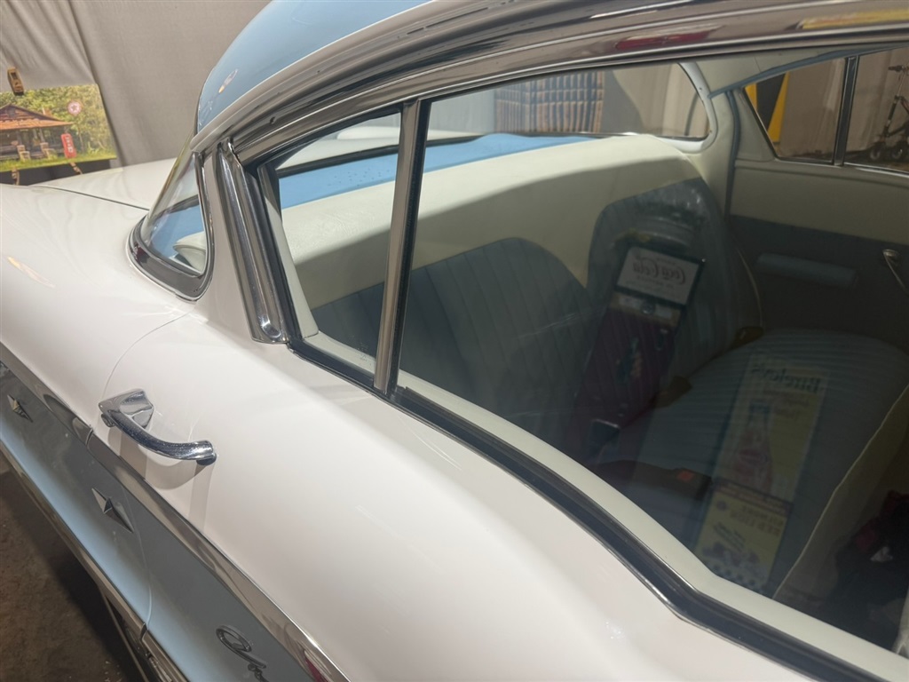 1958 Pontiac Chieftain 4 Door 37