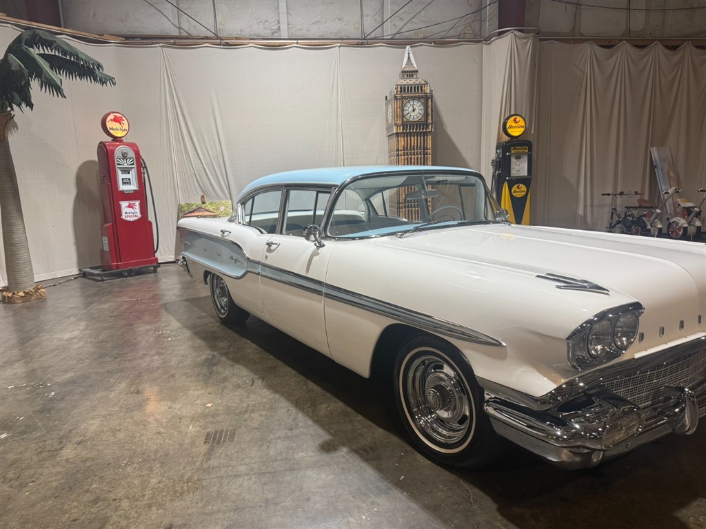 1958 Pontiac Chieftain 4 Door 4