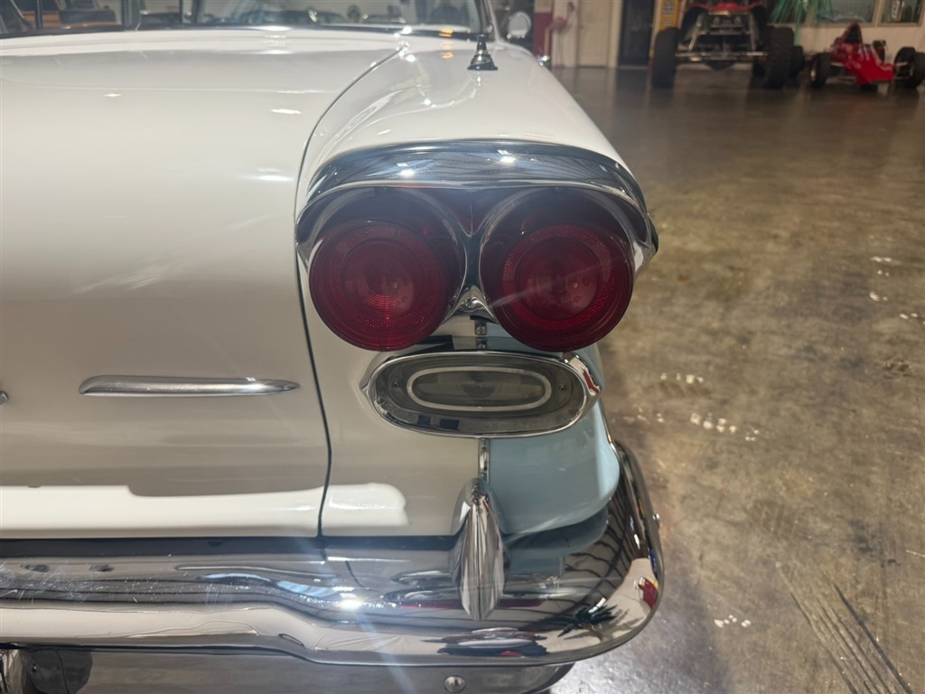 1958 Pontiac Chieftain 4 Door 44