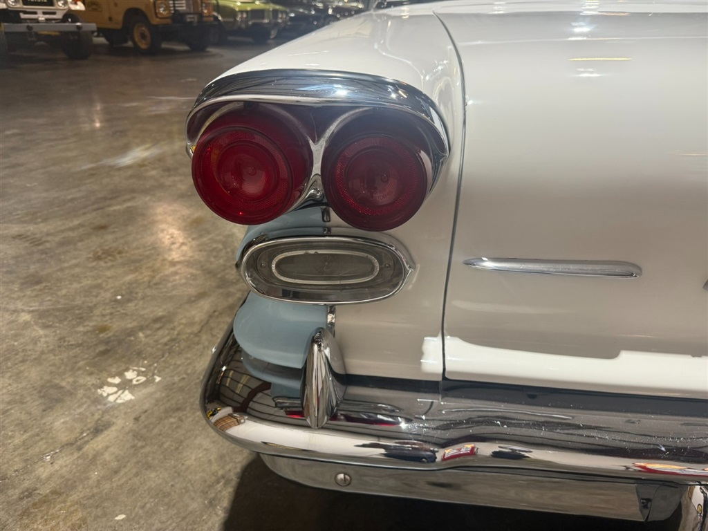 1958 Pontiac Chieftain 4 Door 46