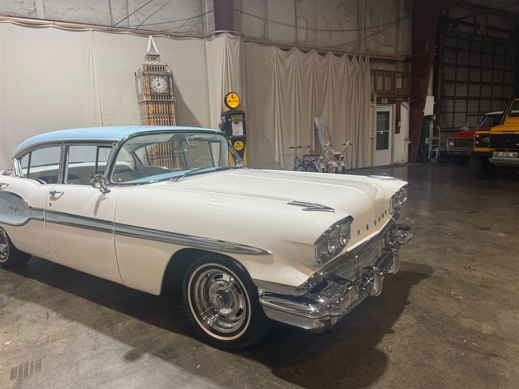 1958 Pontiac Chieftain 4 Door 5