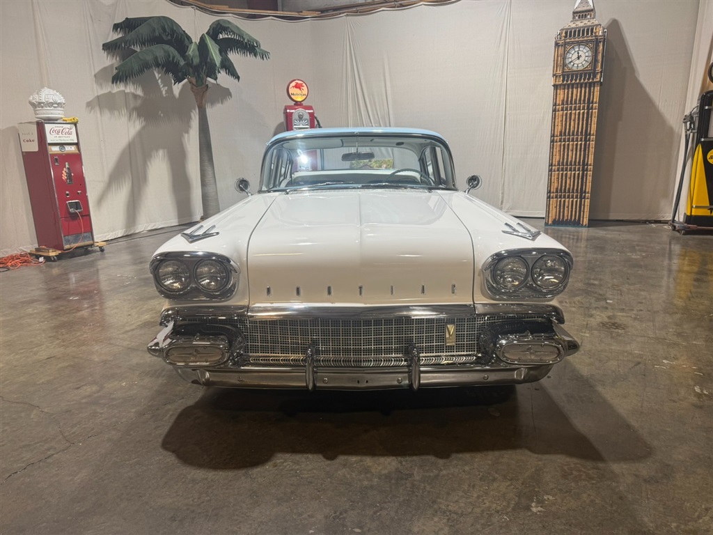 1958 Pontiac Chieftain 4 Door 6