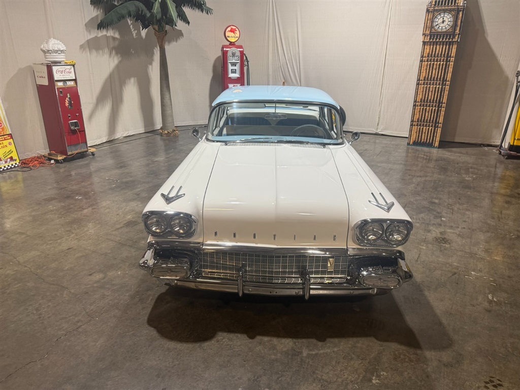 1958 Pontiac Chieftain 4 Door 8