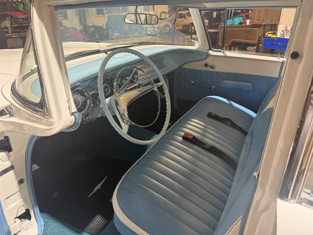 1958 Pontiac Chieftain 4 Door 85