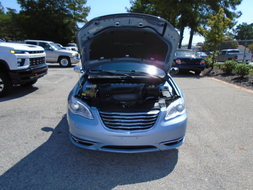2014 Chrysler 200 Limited photo