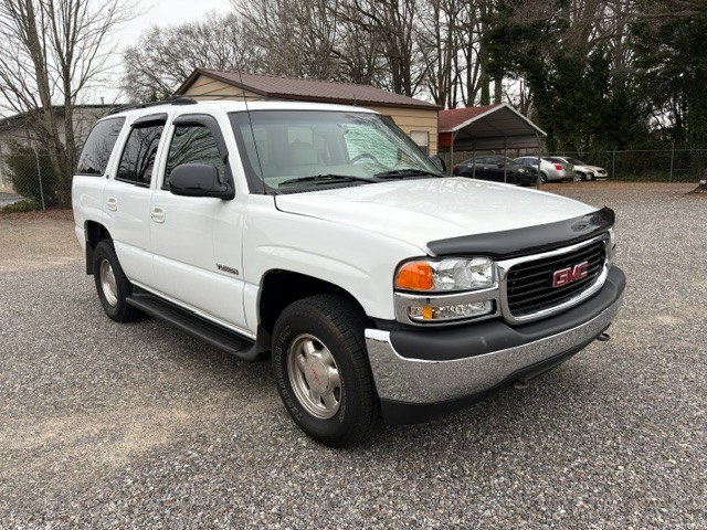 2002 GMC Yukon SLE photo