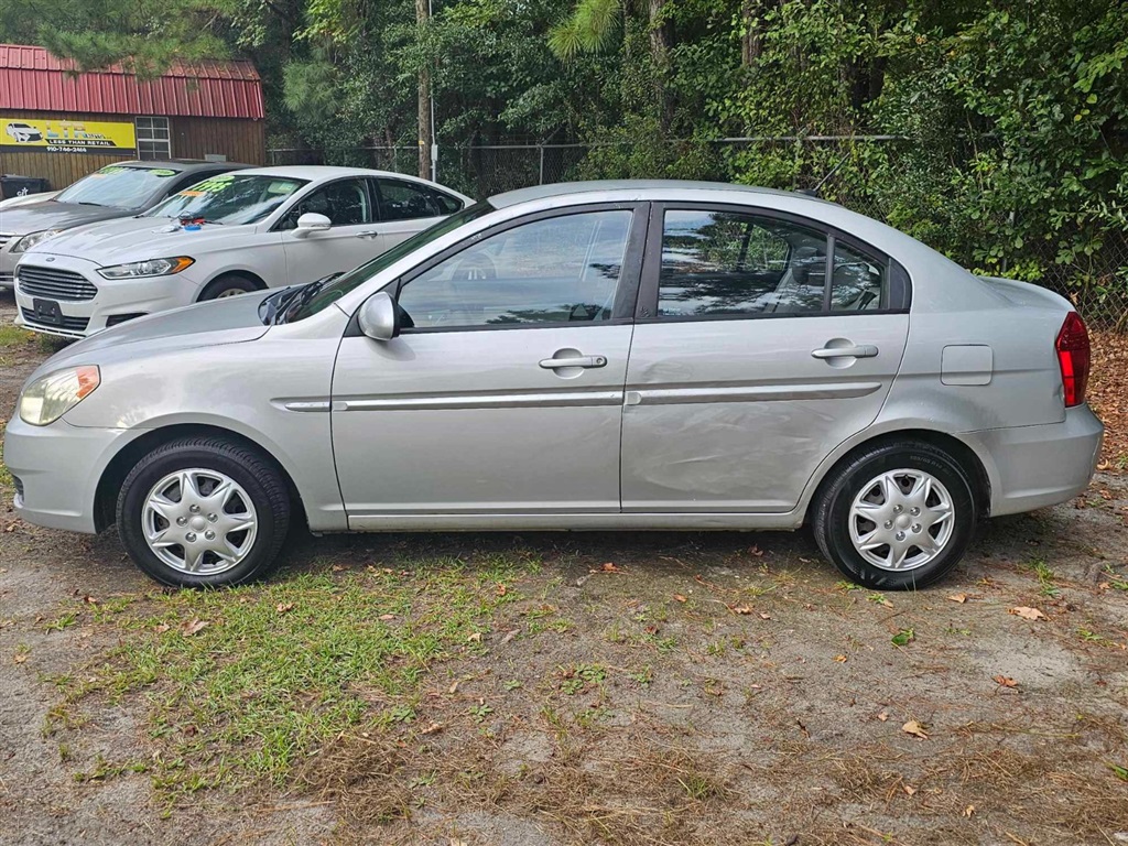 2009 Hyundai Accent GLS photo