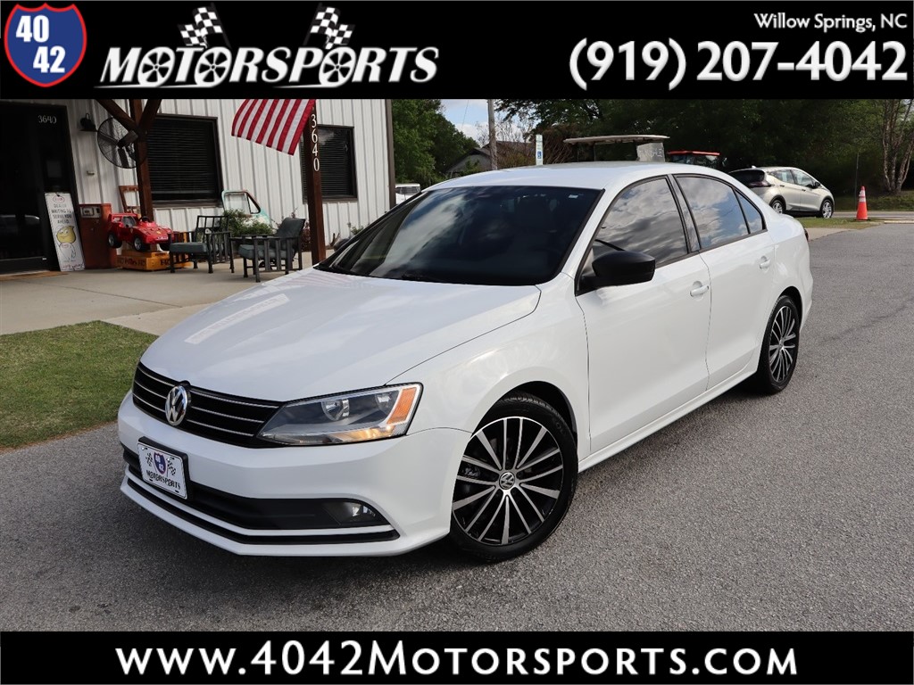 2016 Volkswagen Jetta 1.8T Sport FWD Blanco Sedán Tracción delantera Automática