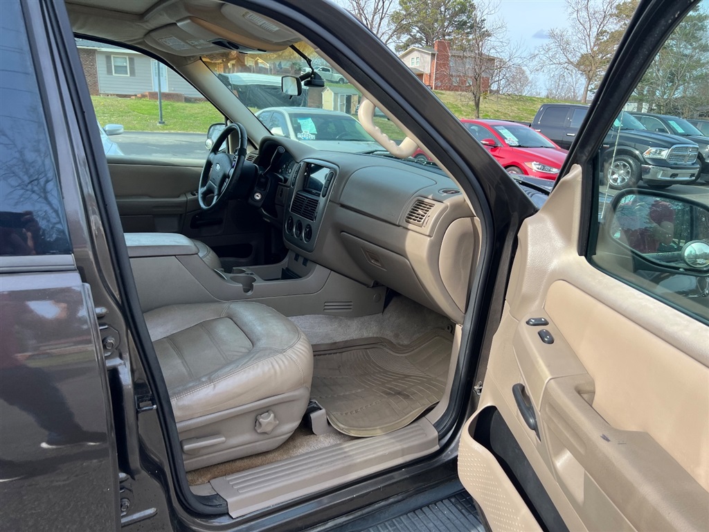 2005 Ford Explorer XLT photo