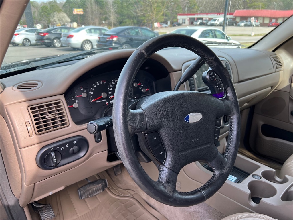 2005 Ford Explorer XLT photo