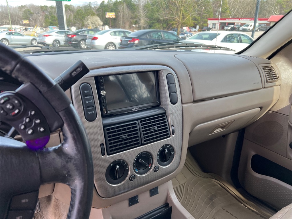 2005 Ford Explorer XLT photo