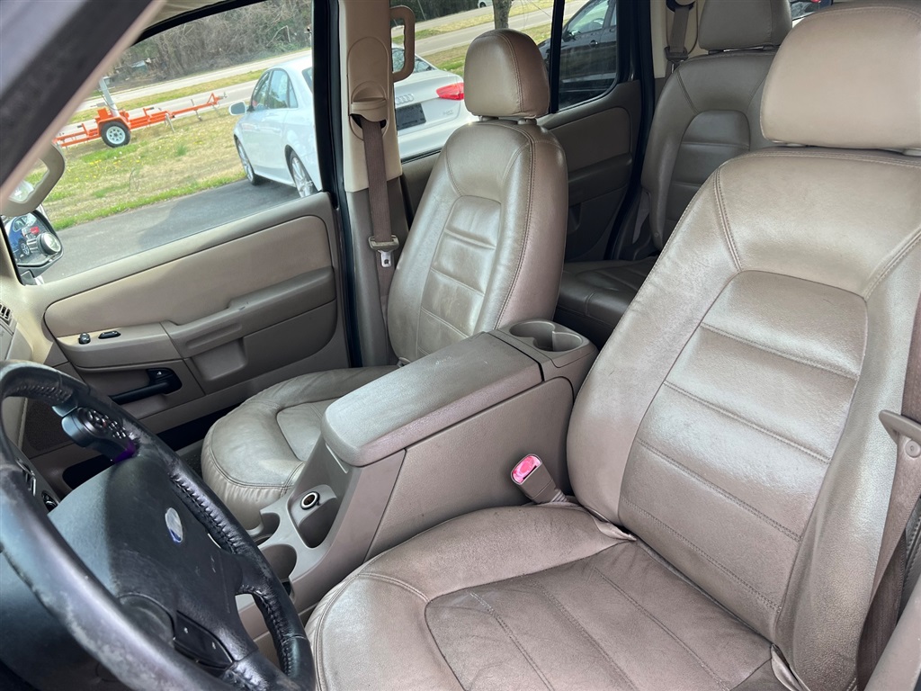 2005 Ford Explorer XLT photo