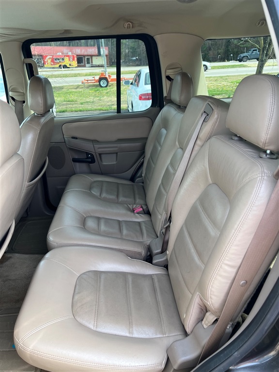 2005 Ford Explorer XLT photo