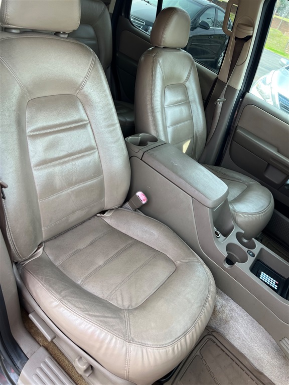 2005 Ford Explorer XLT photo