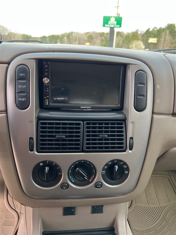 2005 Ford Explorer XLT photo