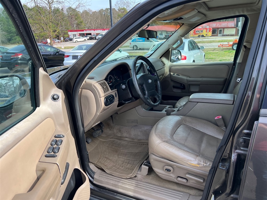 2005 Ford Explorer XLT photo