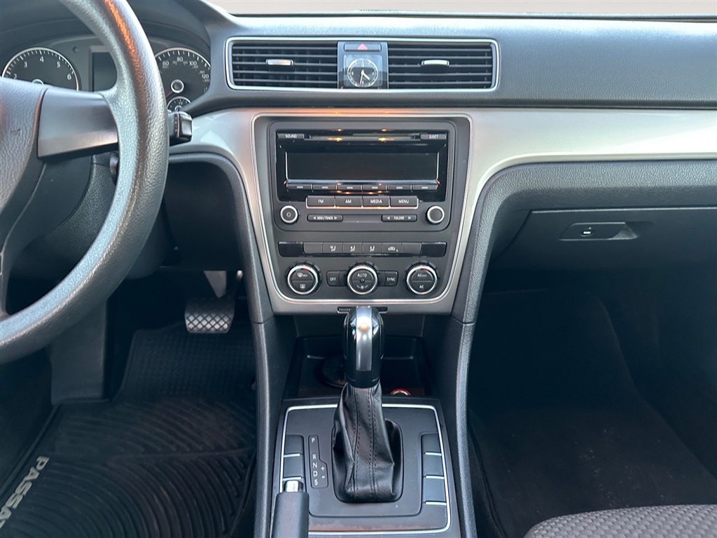 2012 Volkswagen Passat S PZEV photo