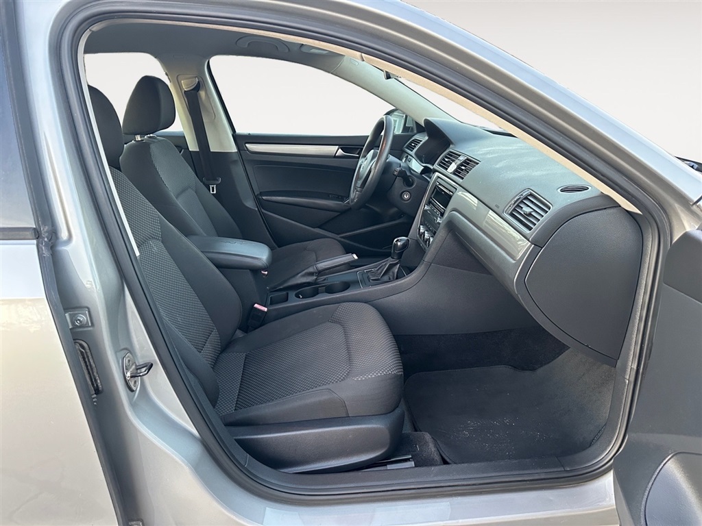 2012 Volkswagen Passat S PZEV photo