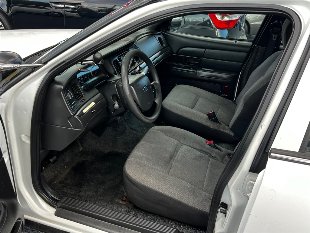 2011 Ford Crown Victoria Police Interceptor photo