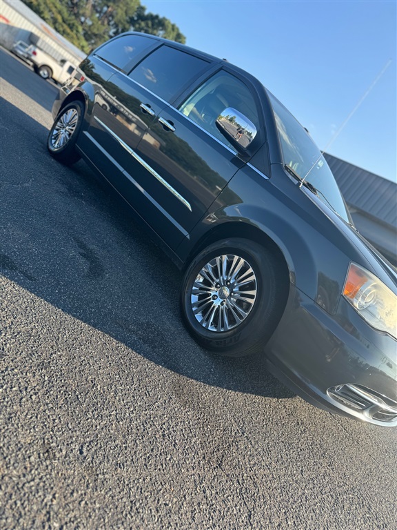 2011 Chrysler Town & Country Limited photo