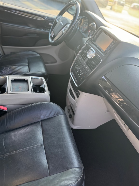 2011 Chrysler Town & Country Limited photo