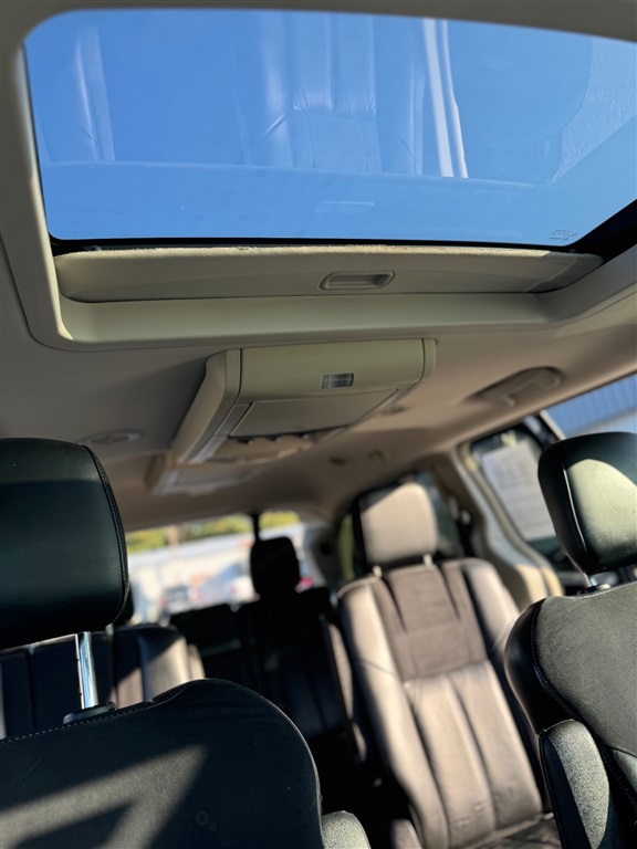 2011 Chrysler Town & Country Limited photo