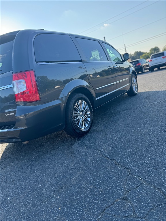 2011 Chrysler Town & Country Limited photo