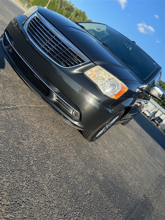 2011 Chrysler Town & Country Limited photo