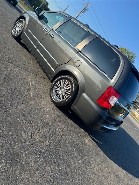 2011 Chrysler Town & Country Limited photo