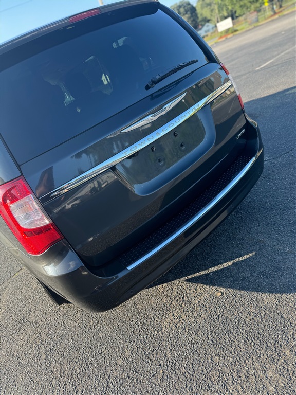 2011 Chrysler Town & Country Limited photo