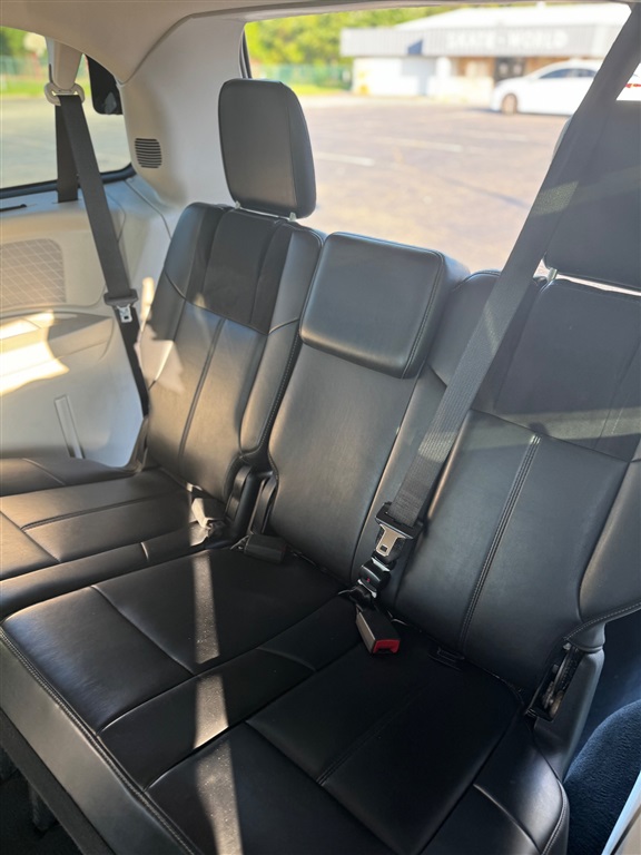 2011 Chrysler Town & Country Limited photo