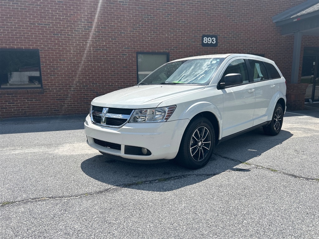 The 2014 Dodge Journey American Value Package photos