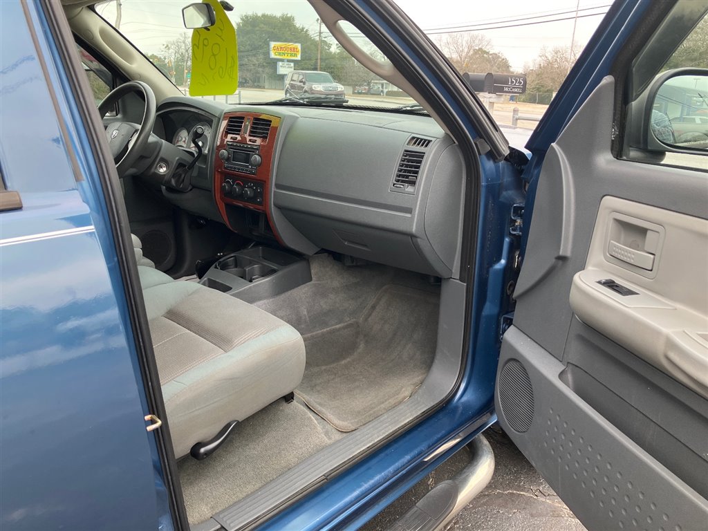 2005 Dodge Dakota SLT photo