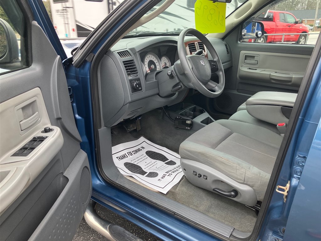 2005 Dodge Dakota SLT photo