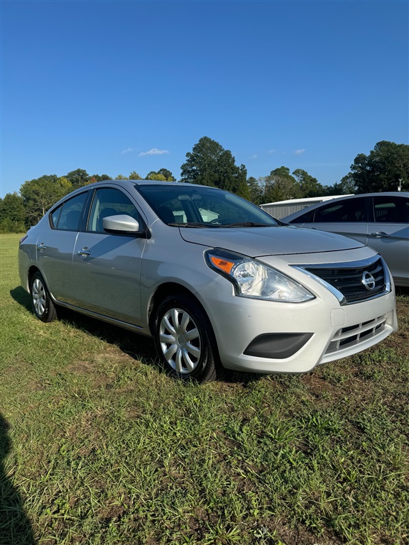 2017 Nissan Versa 1.6 SV Sedan  photo
