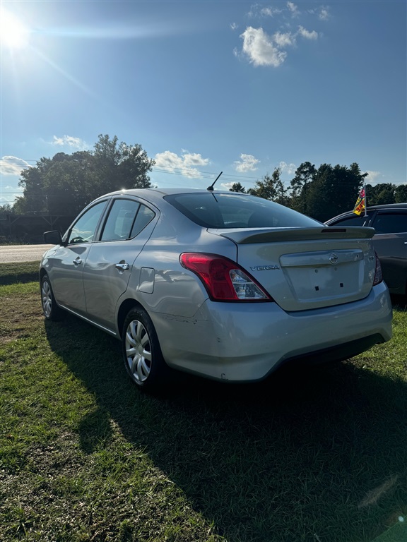 2017 Nissan Versa 1.6 SV Sedan  photo