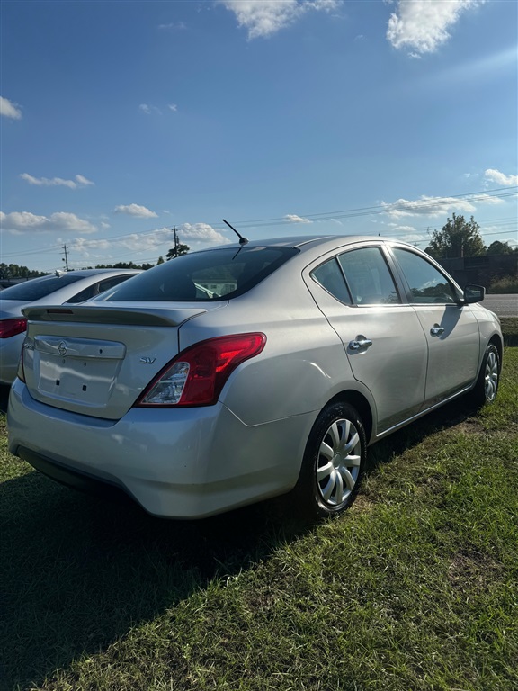 2017 Nissan Versa 1.6 SV Sedan  photo