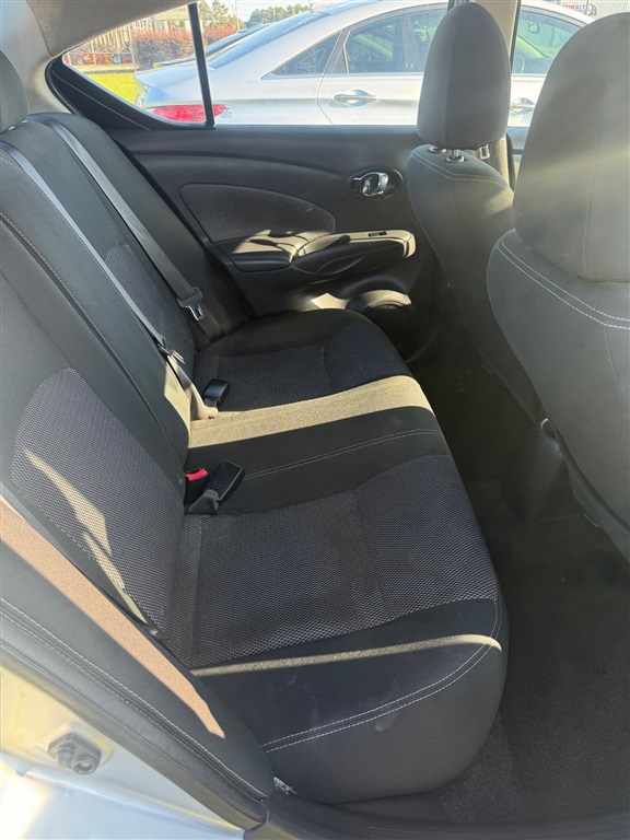 2017 Nissan Versa 1.6 SV Sedan  photo
