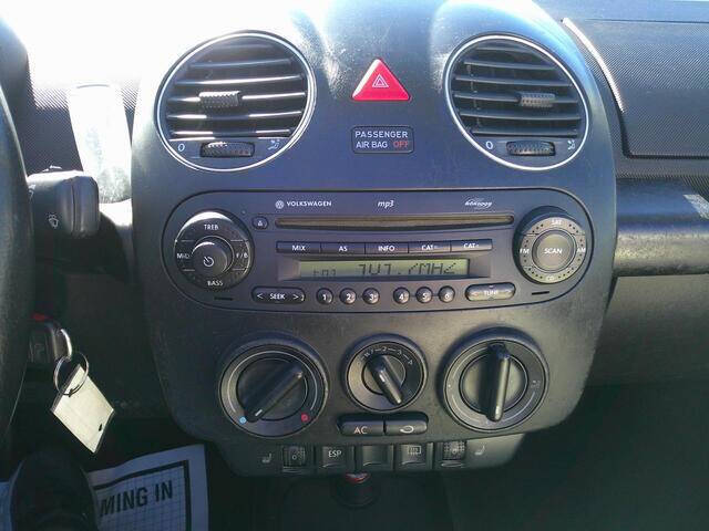 2007 Volkswagen New Beetle Triple White photo