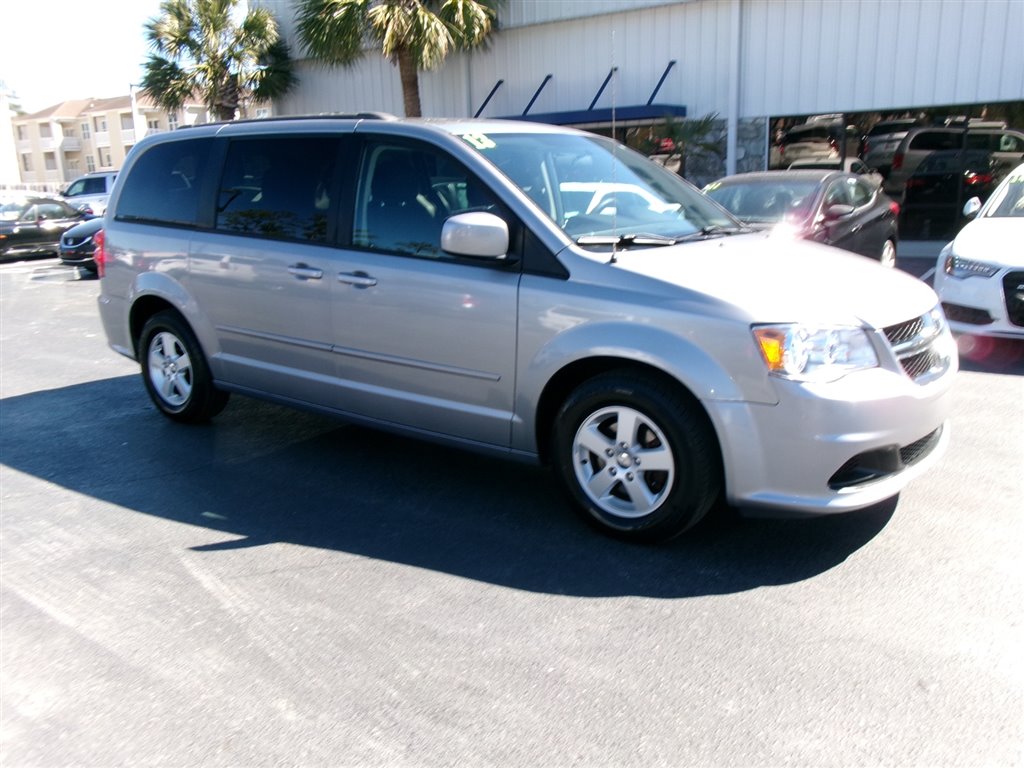 2013 Dodge Grand Caravan SXT photo