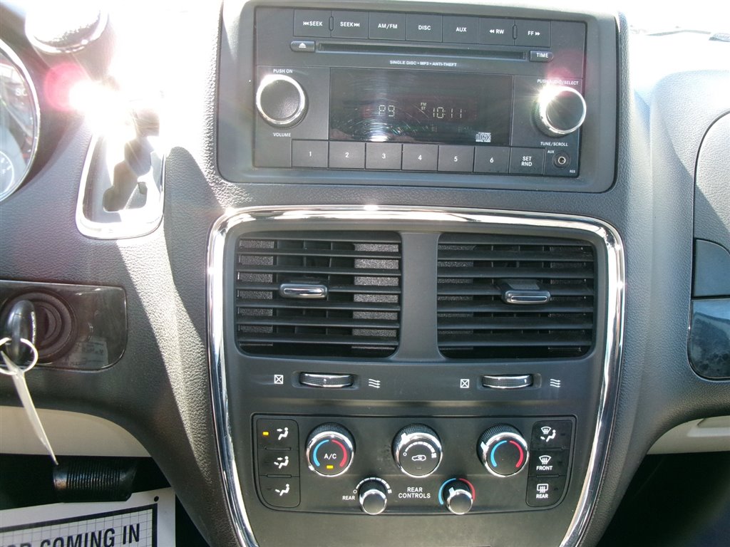 2013 Dodge Grand Caravan SXT photo