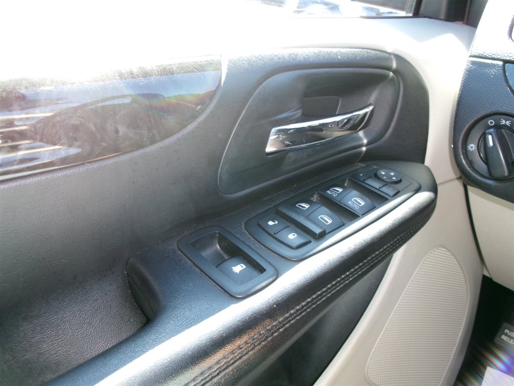2013 Dodge Grand Caravan SXT photo