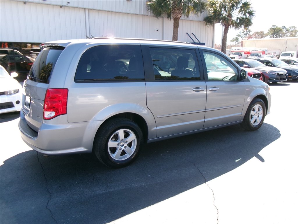 2013 Dodge Grand Caravan SXT photo