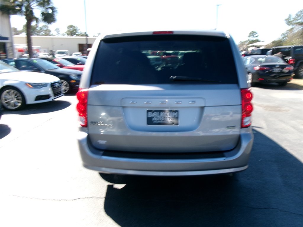 2013 Dodge Grand Caravan SXT photo