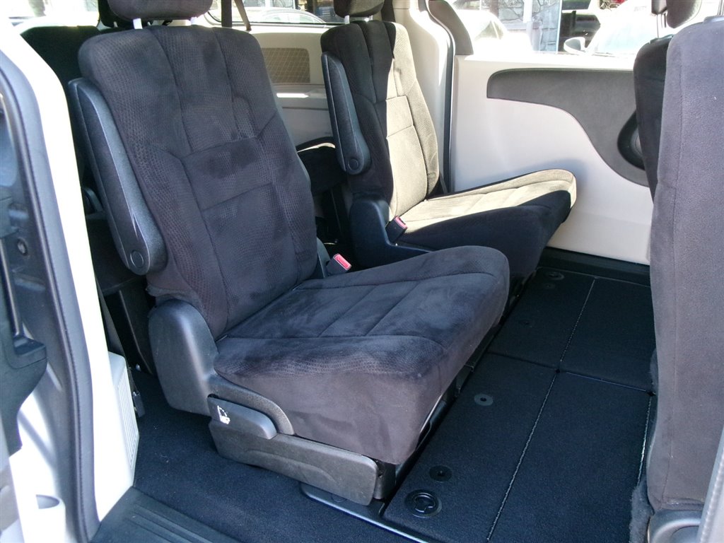 2013 Dodge Grand Caravan SXT photo