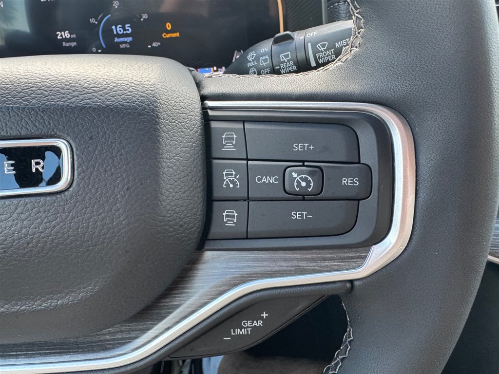 2024 Jeep Wagoneer L Series II 4WD - 11