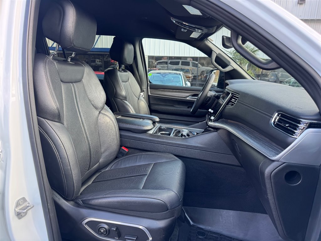 2024 Jeep Wagoneer L Series II 4WD  WHITE at Burns GMC