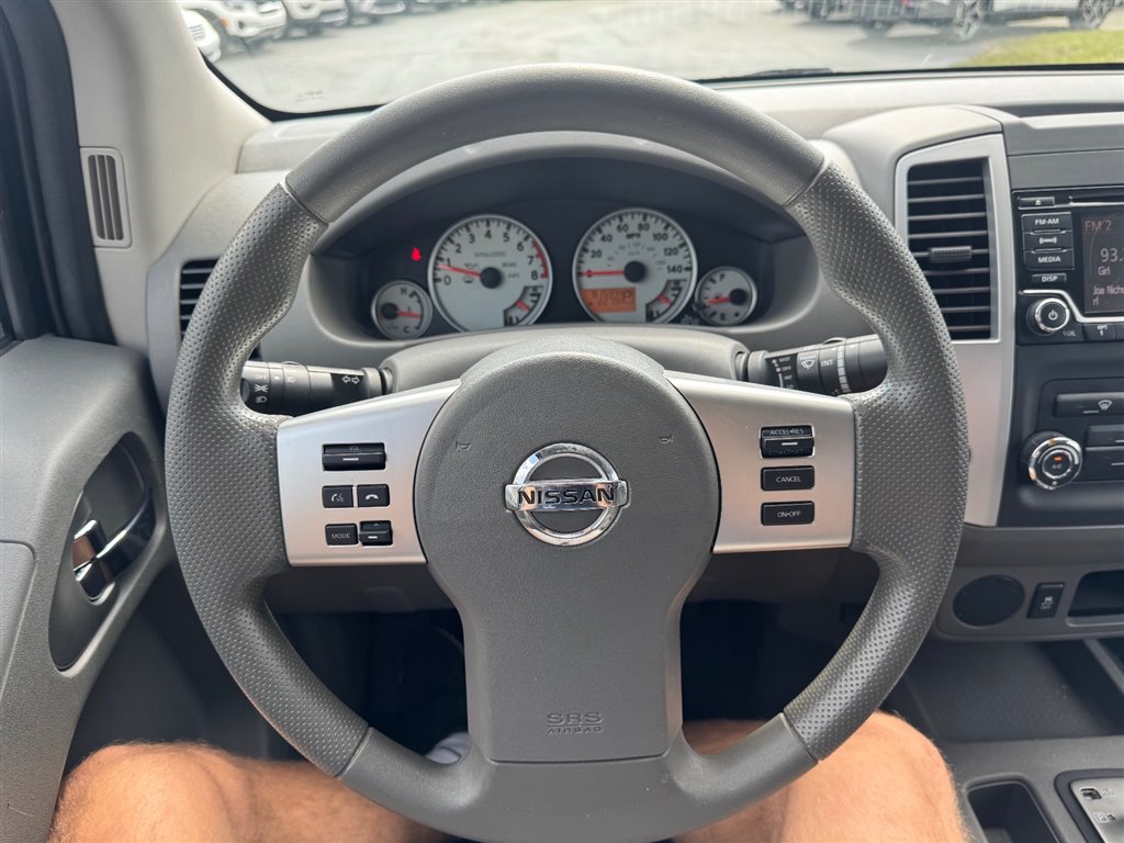 2018 Nissan Frontier Desert Runner Crew Cab 5AT 2WD Desert Runner - 11